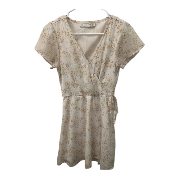 Abercrombie & Fitch Dresses & Skirts - Abercrombie & Fitch Easy Waist Wrap Mini Dress White and Yellow Floral XS